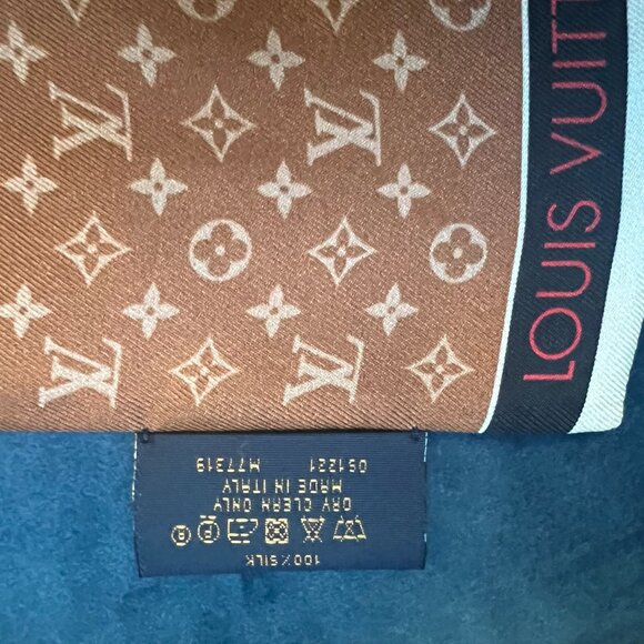 Louis Vuitton Bandeau like new, with box, tags and original tissue paper - Picture 6 of 7